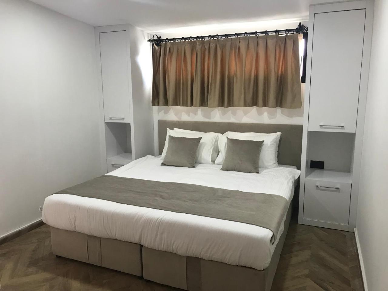 Avenue Hotel 凯里尼亚 客房 照片