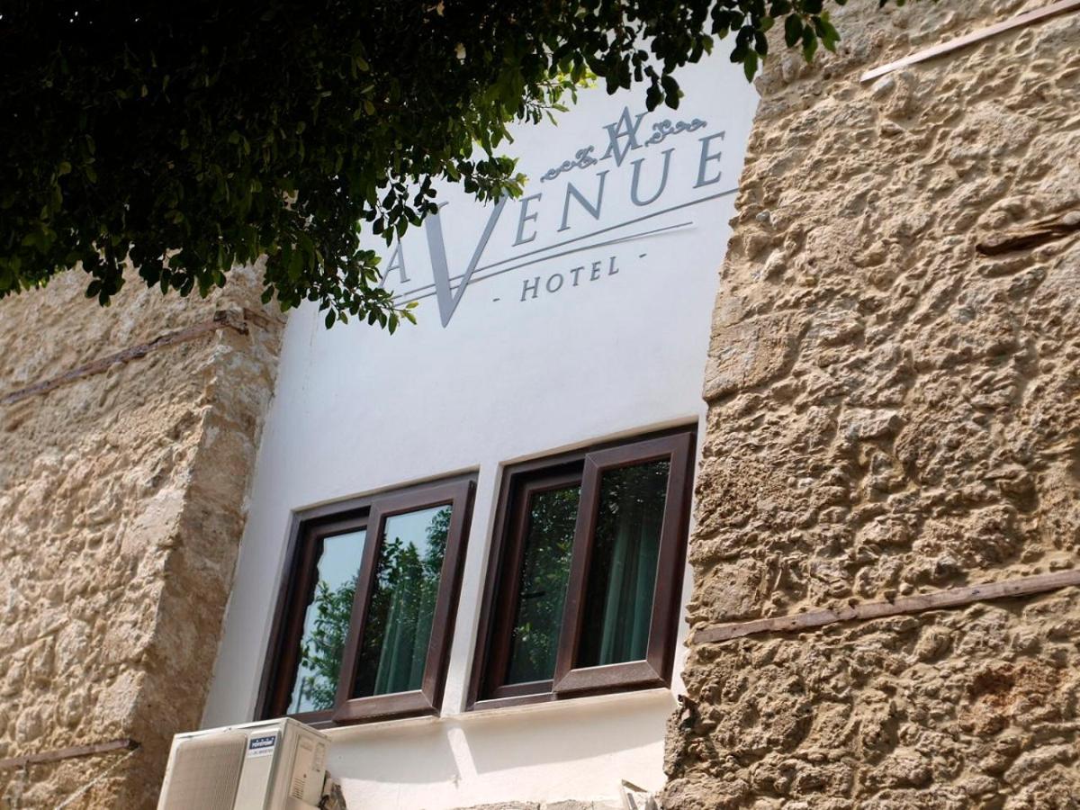 Avenue Hotel 凯里尼亚 外观 照片