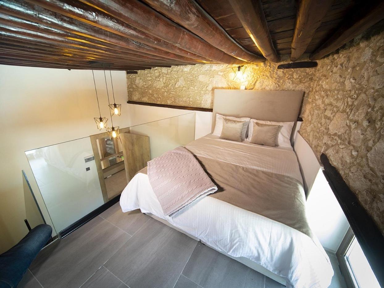 Avenue Hotel 凯里尼亚 客房 照片