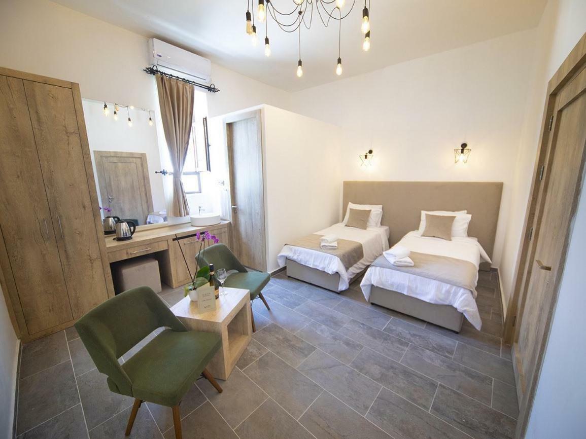 Avenue Hotel 凯里尼亚 外观 照片