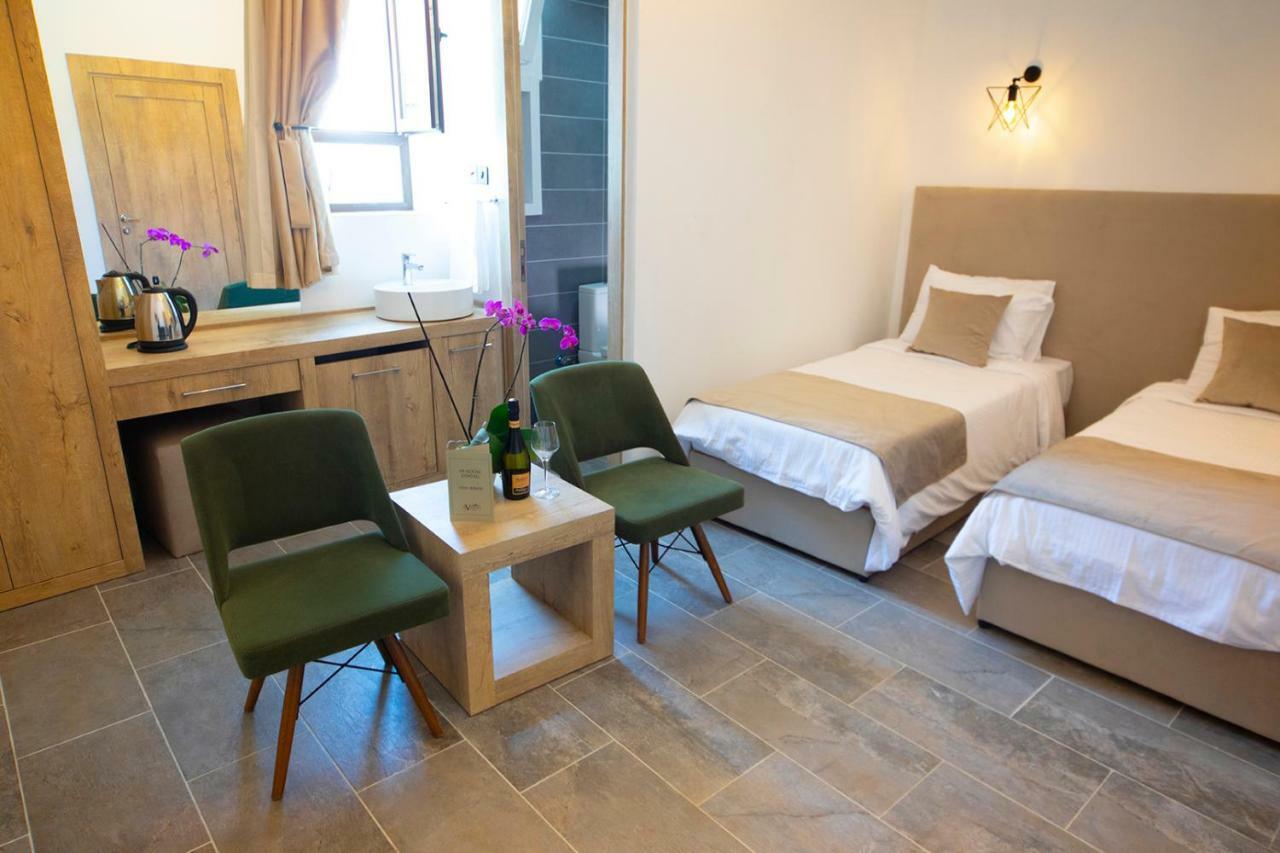 Avenue Hotel 凯里尼亚 外观 照片