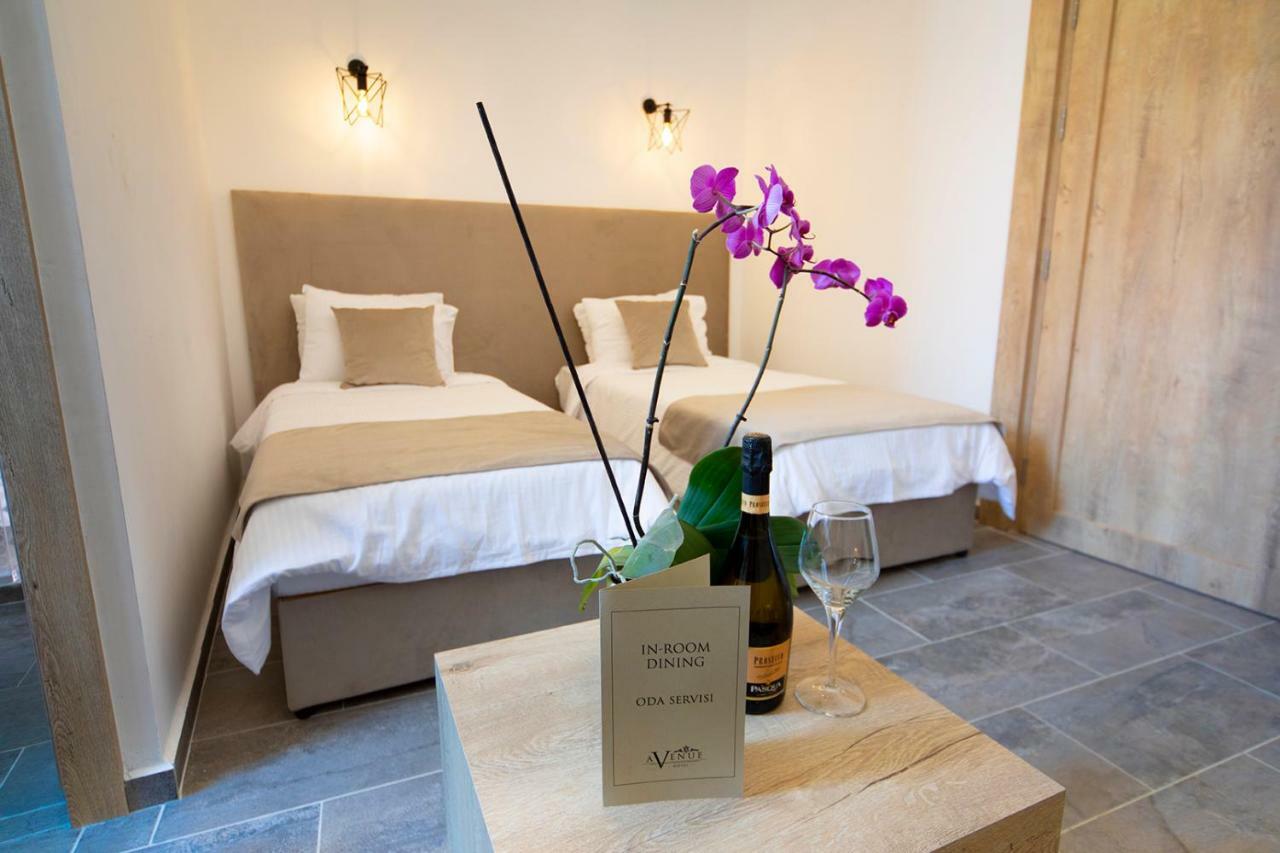Avenue Hotel 凯里尼亚 外观 照片